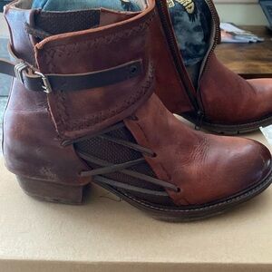 Freebird Max in distressed Rust